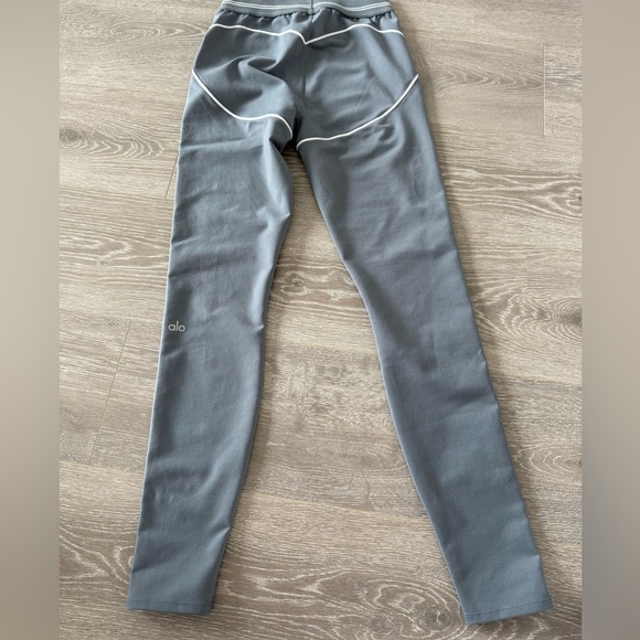 ALO Airbrush High-Waist Heart Throb Legging - Picture 3 of 3